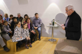 Předseda spolu Milan Klíma přednáší na vernisáži v muzeu.