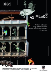 Plakát k výstavě 45 MLoKů s Mydlářovským domem a různými fantastickými zvířaty.