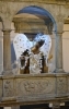 Figurína anděla na arkádách Mydlářovského domu.