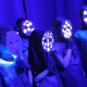Děti a jejich svítící masky.