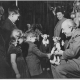 Josef a Jiřina Skupovi s londýnskými dětmi v zákulisí, zájezd do Anglie, 1947