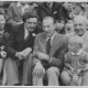 Část souboru Josefa Skupy s hostem, zleva: Božena Weleková-Vavříková, Jan Vavřík-Rýz, Jan Bussell (anglický loutkář) a Josef Skupa s malou Ninou Malíkovou, 1948