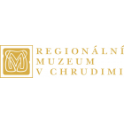 Logo Regionálního muzea v Chrudimi.